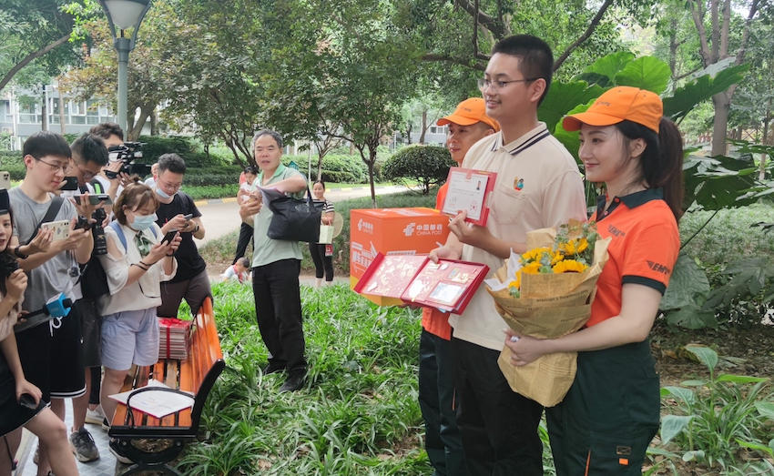 �޳����յ��ɶ����˻Ἢ����ر����ͳ����Ĵ������׷�߿�¼ȡ֪ͨ�顣���ӿƼ���ѧ��ͼ