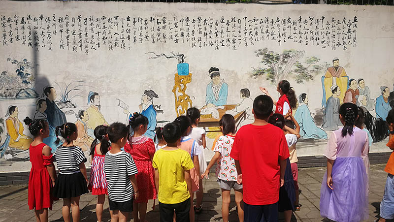 孩子們參觀學習。郭萬供圖