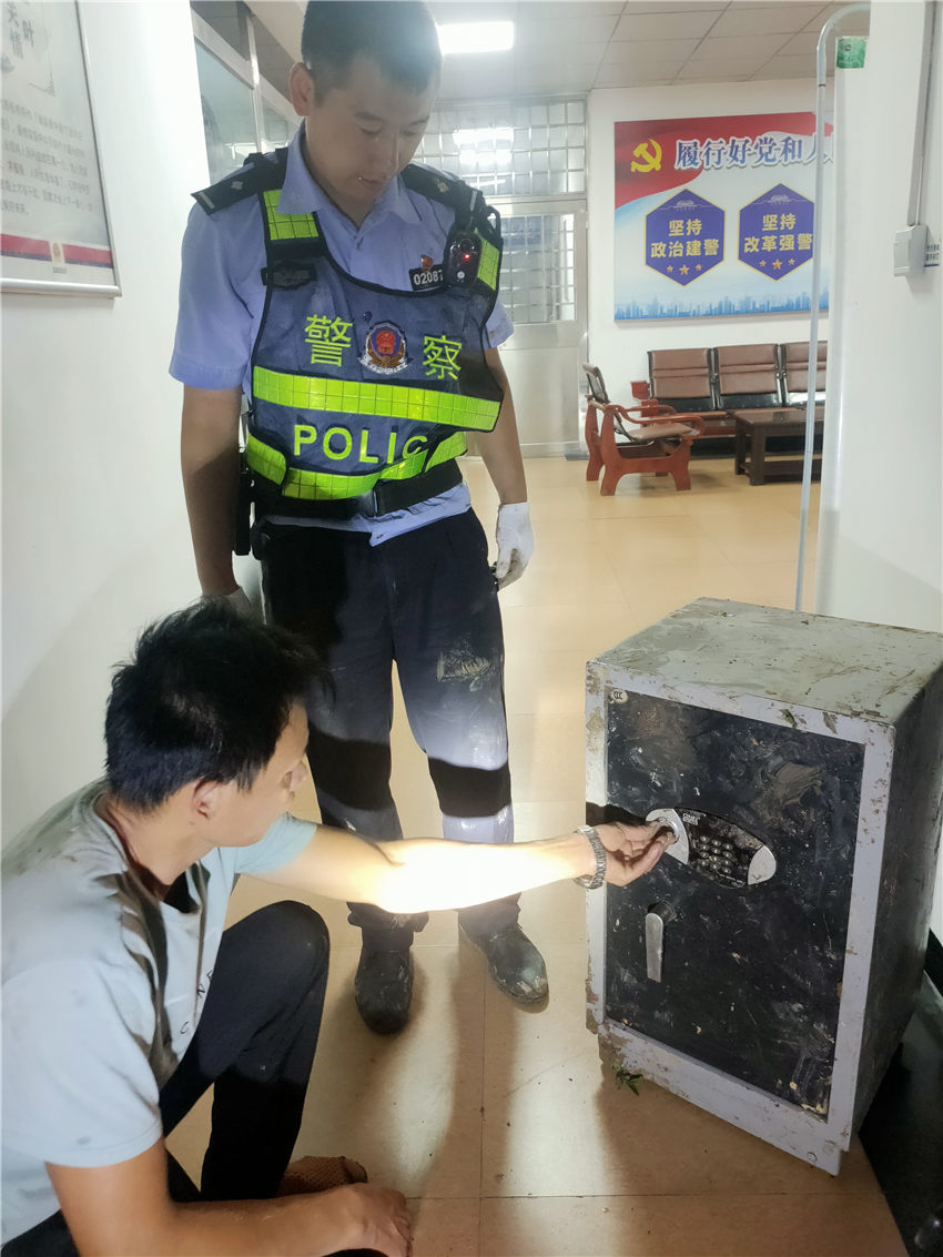 被找回的保險櫃。攀枝花市公安局供圖