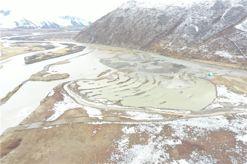 宜牛二村砂场生态修复前状况。甘孜州石渠生态环境局供图