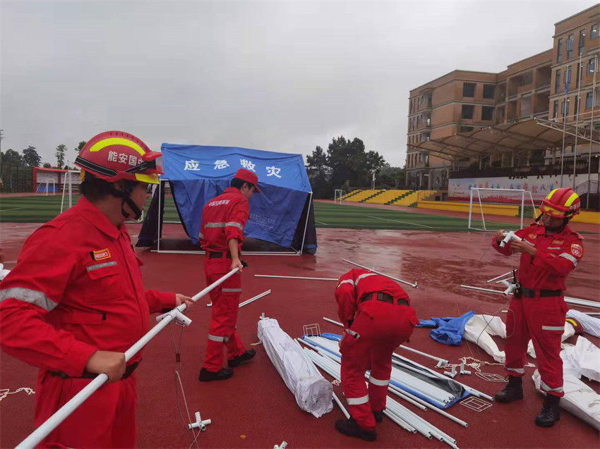 救援人員開展工作。中國安能供圖