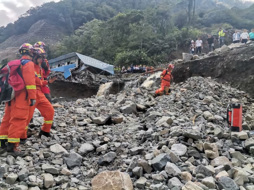 天全县山洪泥石流灾害搜救现场。雅安市应急管理局供图