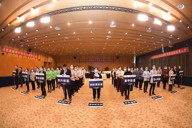 成都百萬職工技能大賽雙流區客房中式鋪床及夜床服務技能大賽。雙流區總工會供圖