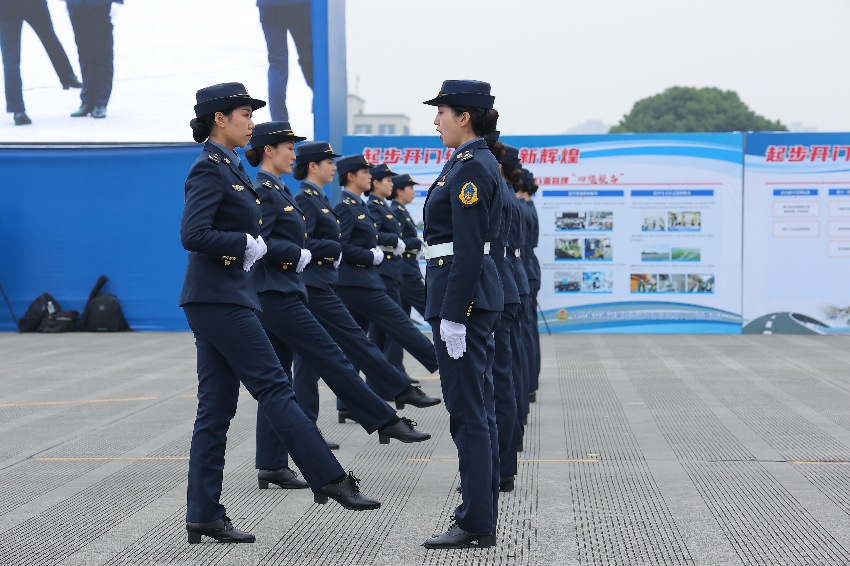 比武現場，執法隊員力求著裝統一、儀容嚴整、動作規范。四川省高管局供圖