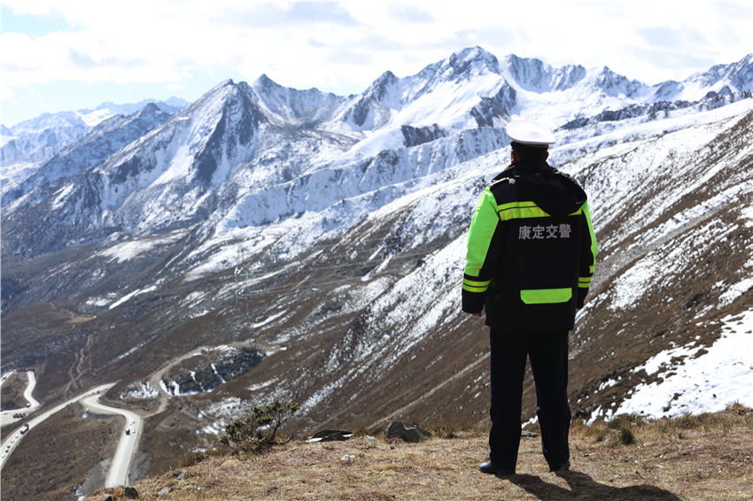 折多山警務站民輔警。四川省公安廳供圖 