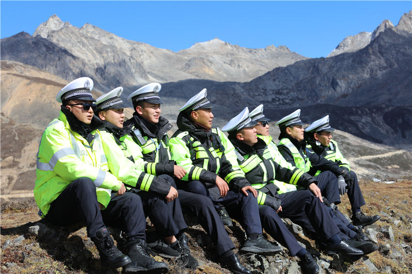 折多山警務站民輔警。四川省公安廳供圖