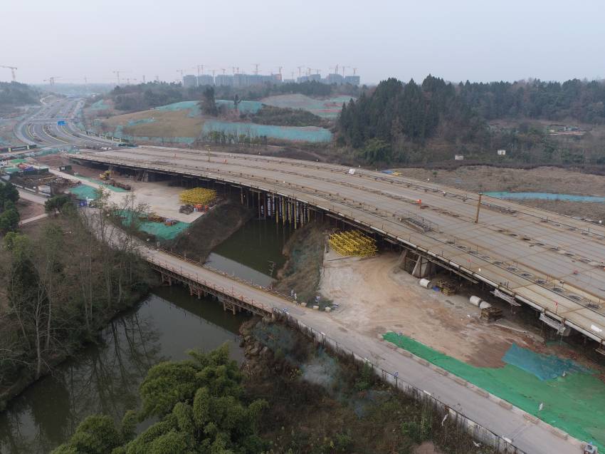 跨絳溪河東一線大橋。水電七局空港項目部供圖