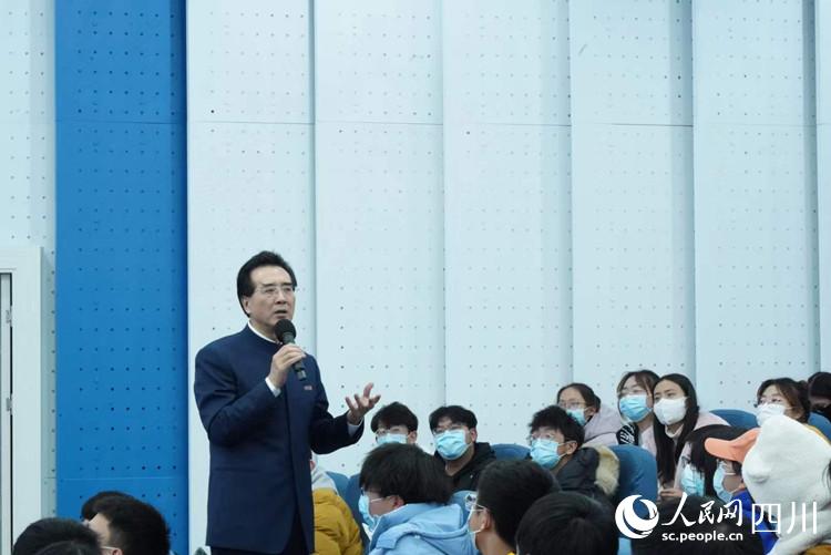 徐玖平教授授課現場。王科理攝