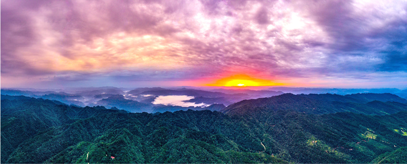 俯瞰月亮坪森林康養旅游度假區。宣漢縣委宣傳部供圖