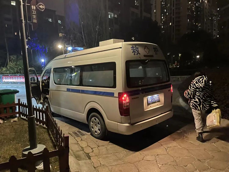 120急救車到樓下。天府新區融媒體中心供圖