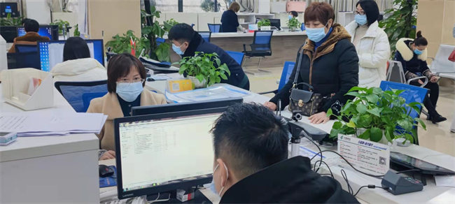 社保优质窗口服务。沿滩区融媒体中心供图