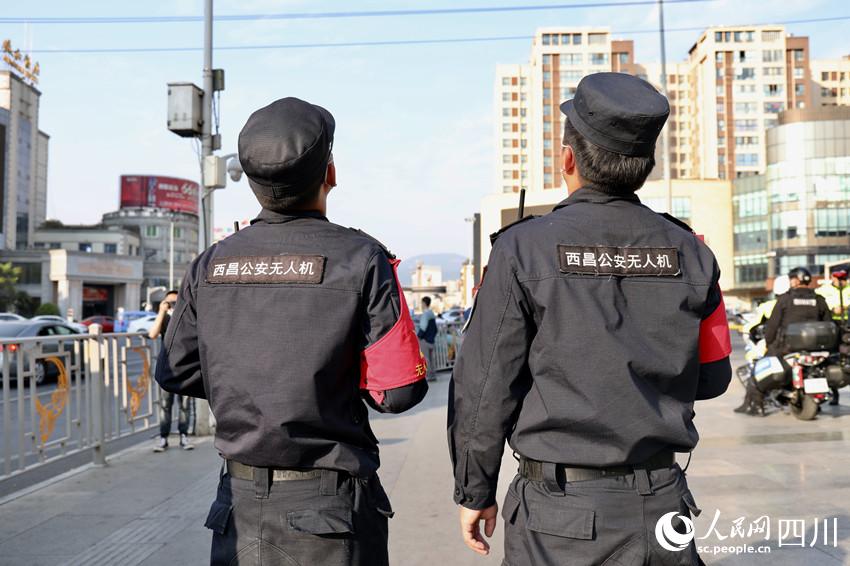西昌公安無人機巡控分隊。侯杰攝