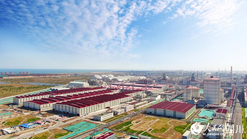 中國十九冶承建河鋼樂亭鋼鐵廠產業升級及宣鋼產能轉移項目長材工程。陳星宇攝