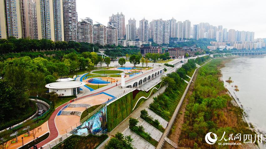 中國十九冶承建的重慶九龍灘“兩江四岸”治理提升工程。陳星宇攝