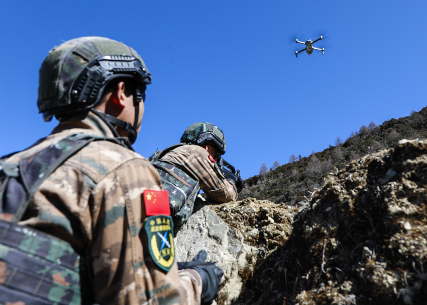 特戰隊員開展無人機偵察訓練。武警四川總隊機動第二支隊供圖