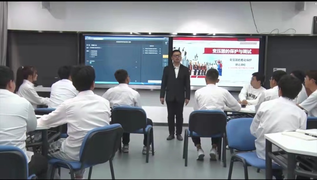 学校教师使用“云班课”进行课堂教学。四川省水利厅供图