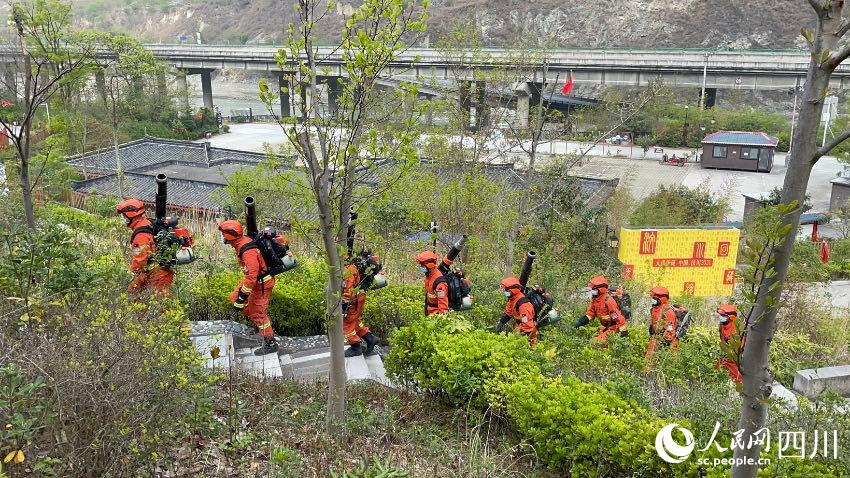 在祭祀活動集中區域巡護。蘇拉恩登攝