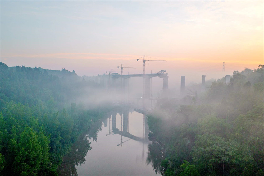 球溪河双线大桥成自高铁第一高桥。成兰铁路公司供图