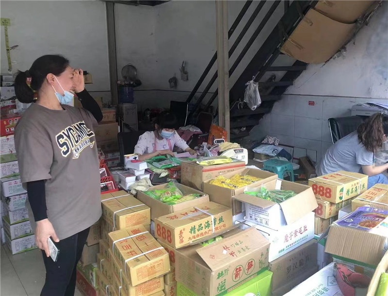 海霸王西部食品物流園內，某個體工商戶申辦“商戶雲貸”緩解了資金周轉壓力。建行四川省分行供圖