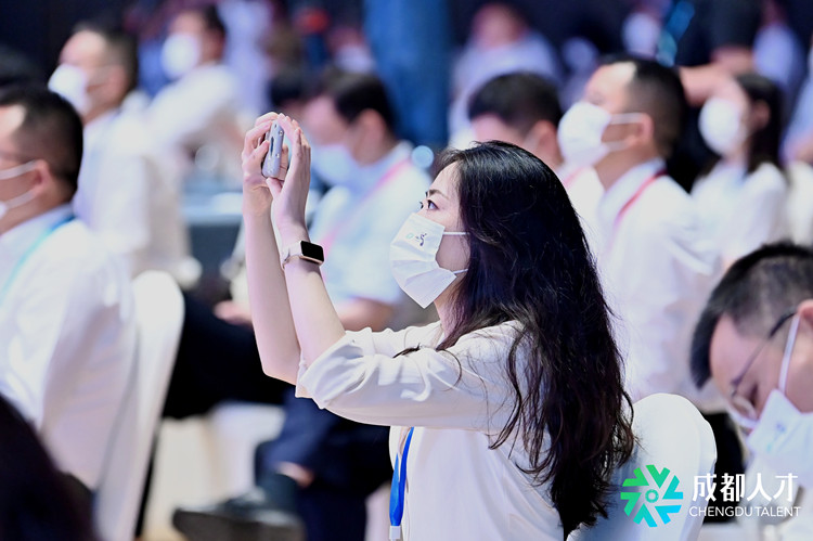 �λ���Ա���¾���˲�䡣�츮������ý�����Ĺ�ͼ