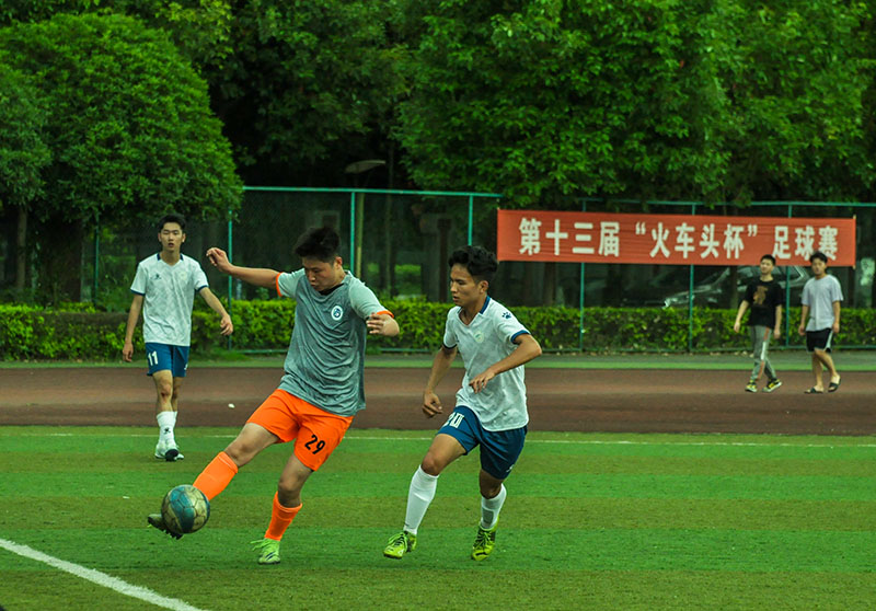 “火车头杯”足球赛。四川铁道职业学院供图