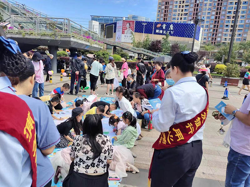 街头金融知识宣讲。浦发银行成都分行供图