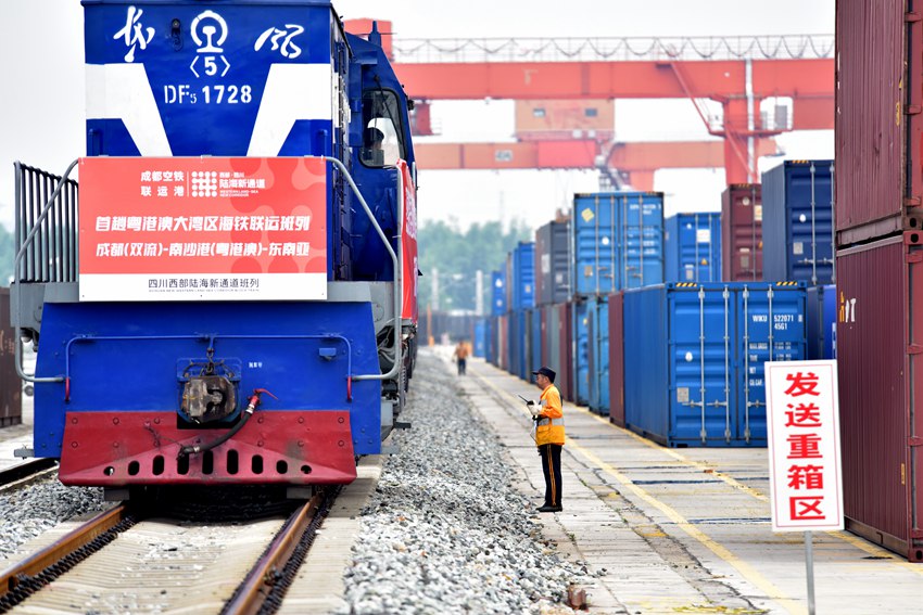 四川首趟到广州南沙港的“铁海联运”货运班列。双流区委宣传部供图