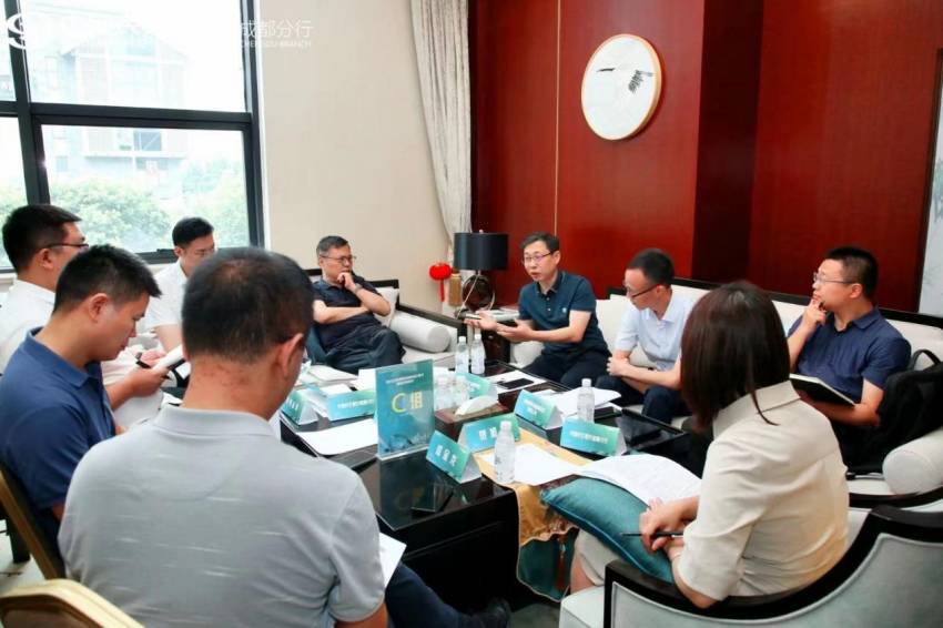 沙龙会分组讨论。民生银行成都分行供图