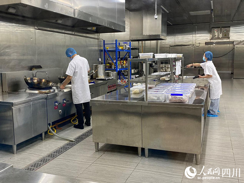 盒马西南供应链运营中心投产。记者宋豪新摄