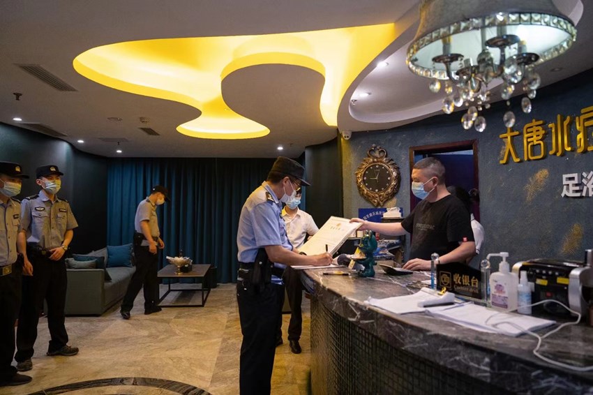 四川公安清查重点场所。四川公安供图