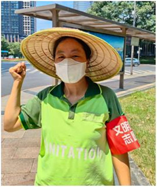 文明劝导志愿者。高新区生态环境和城市管理局供图