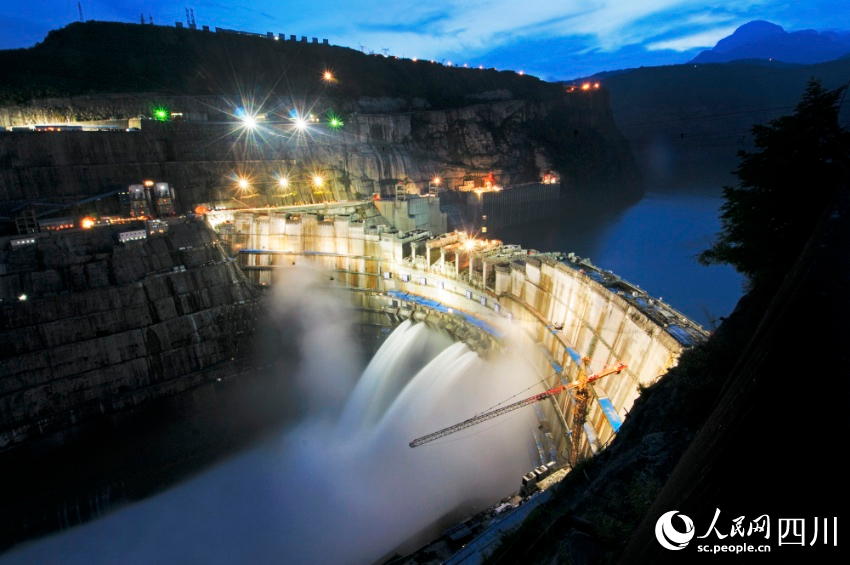 雷波水电、风能资源富集，金沙江上的溪洛渡水电站，是中国第三、世界第四大水电站。杨琳摄