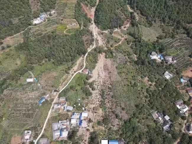 泥石流災害全貌航拍圖。四川省自然資源廳供圖
