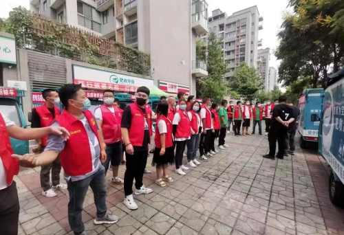成都肥收環保科技社會企業有限公司防疫志願者。成都市市場監管局供圖