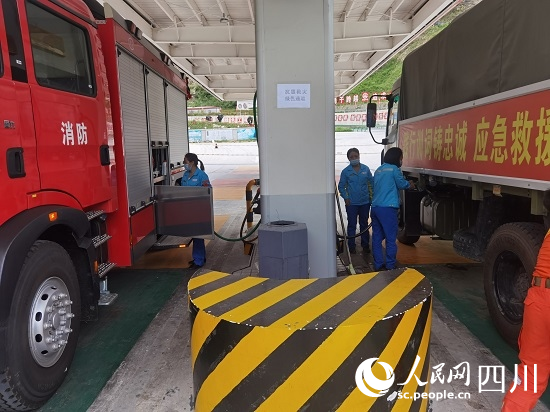 甘孜公司五里沟加油站 班地 摄