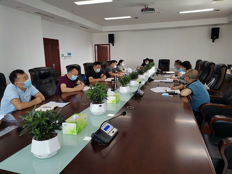 达州市税务局党委书记、局长卓玉梅召开疫情防控专题会议。杨述伟 摄