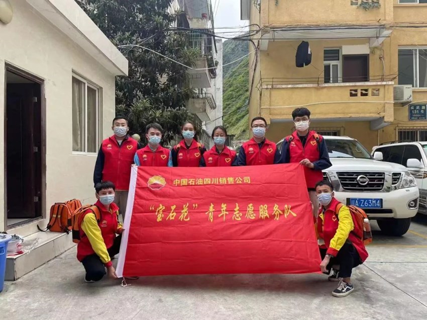 抗震救灾青年志愿者队伍。中国石油供图