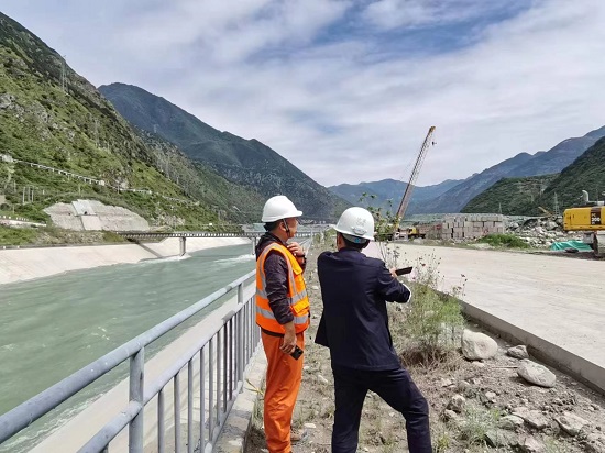 中国电建成都勘测设计研究院组建2支突击队开展硬梁包水电站震损排查。尹建辉摄