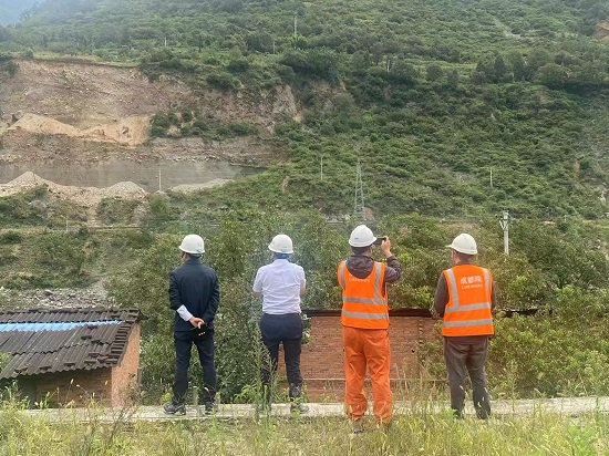 中国电建成都勘测设计研究院组建2支突击队开展硬梁包水电站震损排查。尹建辉摄