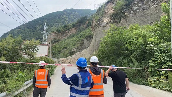 中国电建成都勘测设计研究院组建2支突击队开展硬梁包水电站震损排查。尹建辉摄