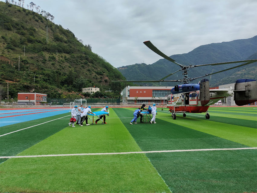 空中力量参与地震救援。四川省应急管理厅供图