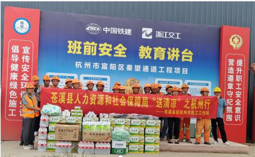杭州市富阳区务工人员收到苍溪农特产品。苍溪县融媒体中心供图