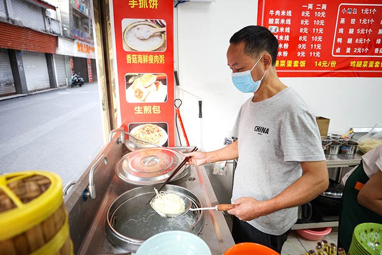 鲁家园小食店正常营业。翠屏区融媒体中心供图