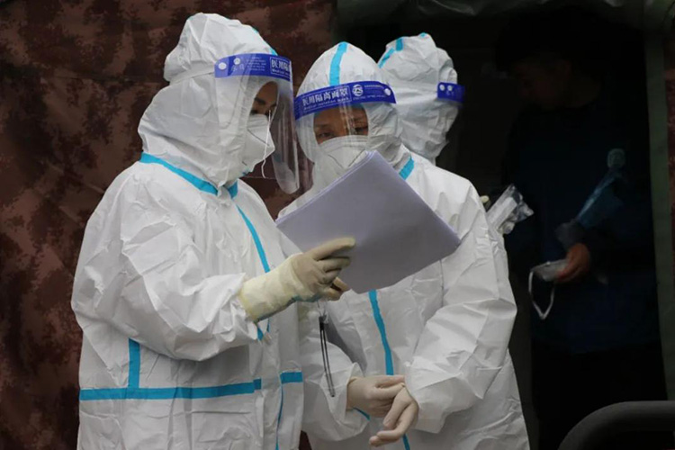 全科家庭醫生團隊為封控小區做醫療保障。天府新區融媒體中心供圖