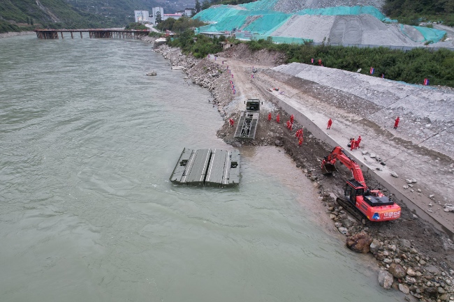 被稱為“救援航母”的應急動力舟橋。四川省應急管理廳供圖