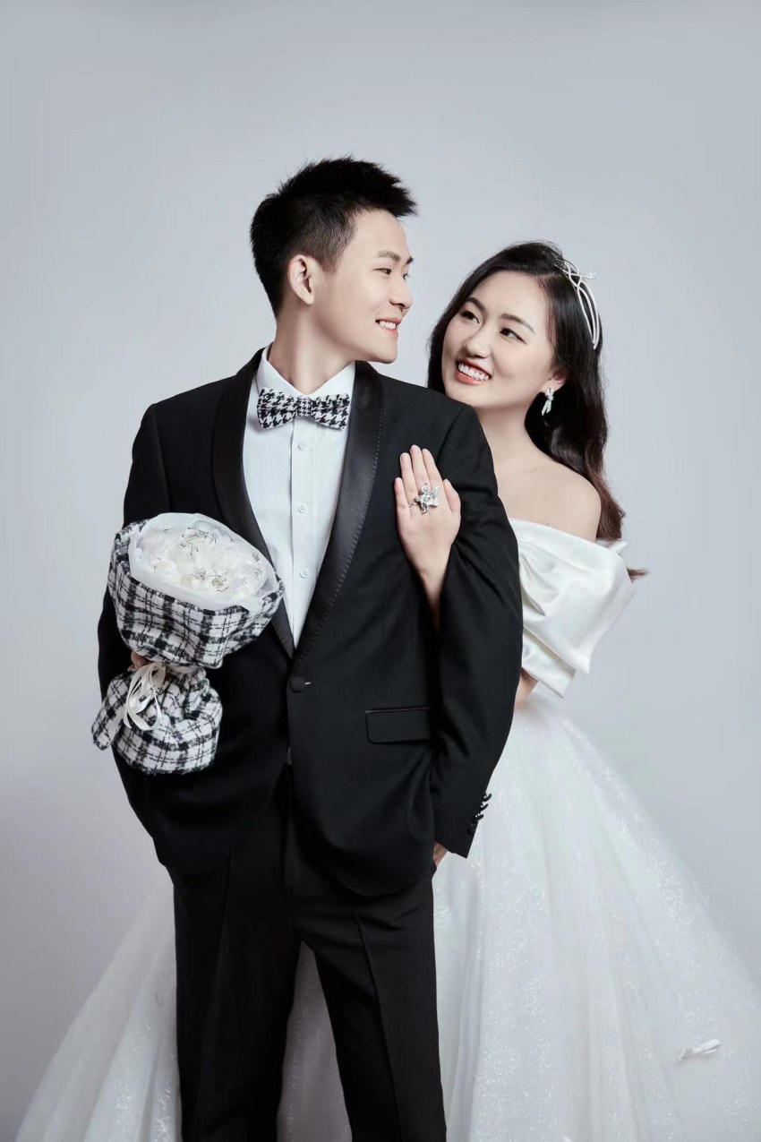 黄小蕴与丈夫唐宇的婚纱照。青羊融媒供图