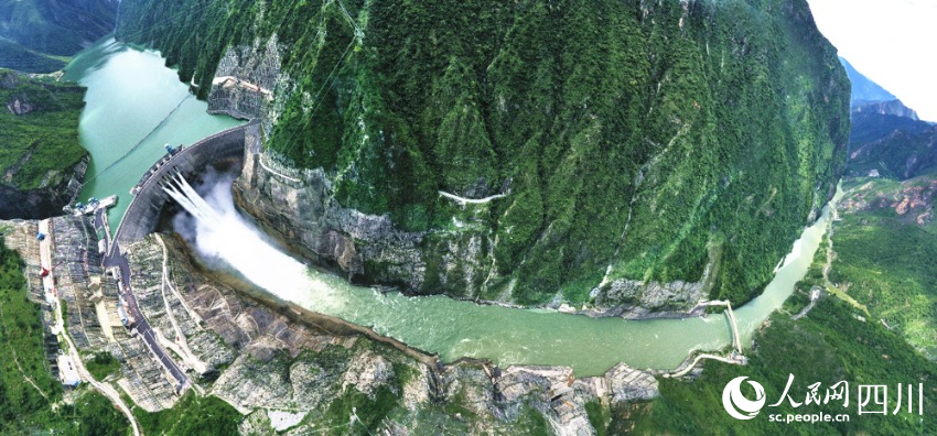 雅礱江錦屏一級水電站大壩。宋志評攝