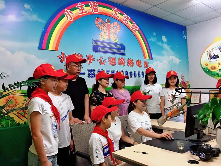 广汉市“小镜子心语”网络电台将“铸魂育人”融入父母云课堂。广汉市教育局供图
