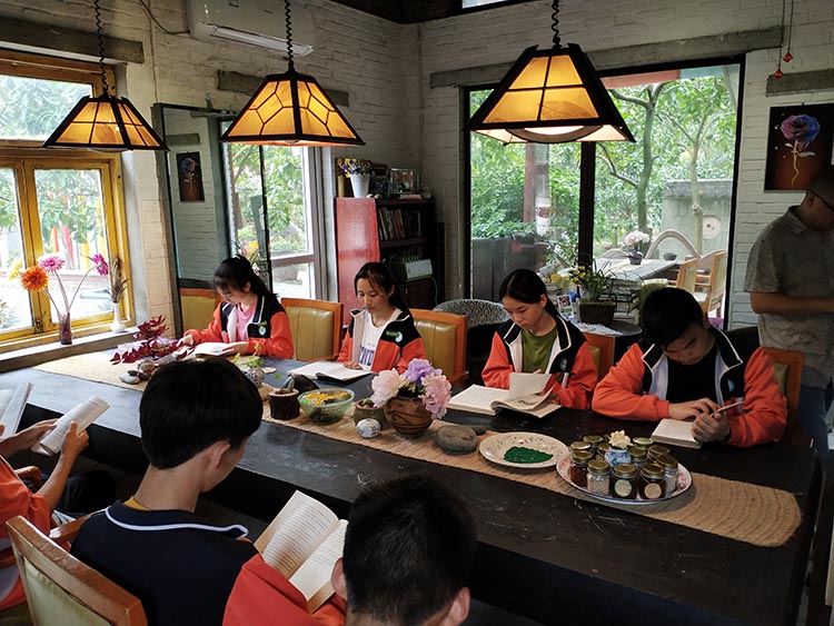 广汉市连山镇松林学校开展党建带团建学生阅读活动。广汉市教育局供图