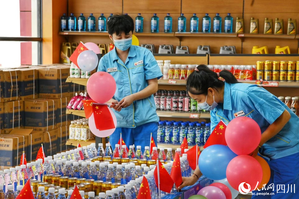 中國石油四川銷售為迎接國慶假期做足准備。王夢穎攝